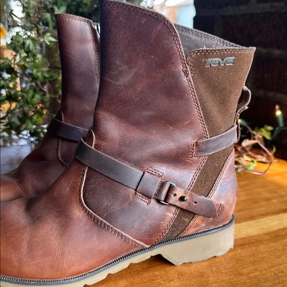 Teva Delavina waterproof tan leather upper casual/moto/outdoors low boot. Size 9 - Picture 4 of 11